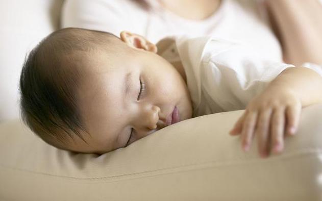 新生儿屁股上有淤青是怎么回事,新生儿屁股上的淤青多久消失