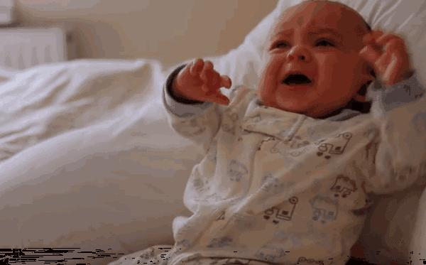 欣源说|孩子肚子有点硬，咕咕叫，敲着邦邦响，是胀气吗？