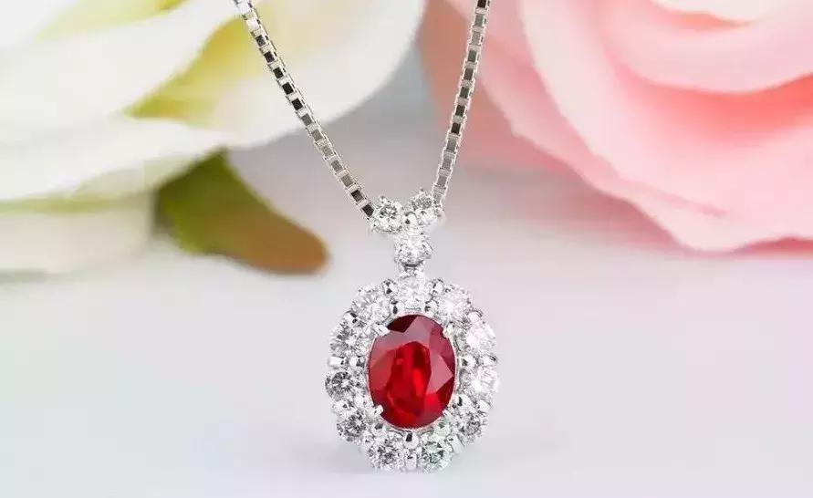 女性适合收藏什么珠宝,女性必备的10件珠宝