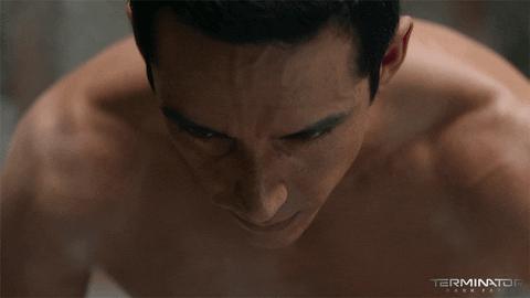 “你这该死的金属混蛋!”等了28年就为终结者的莎拉·康纳说这话