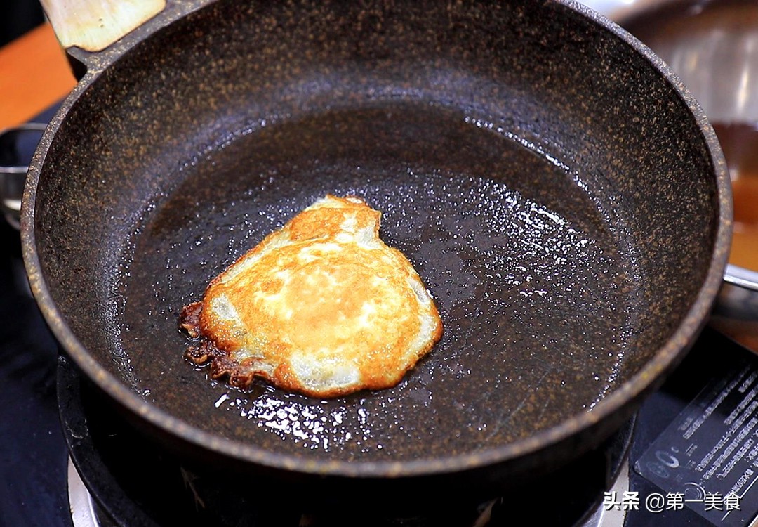 电磁炉荷包蛋怎么煎不粘锅又不散,煎荷包蛋不易破的窍门