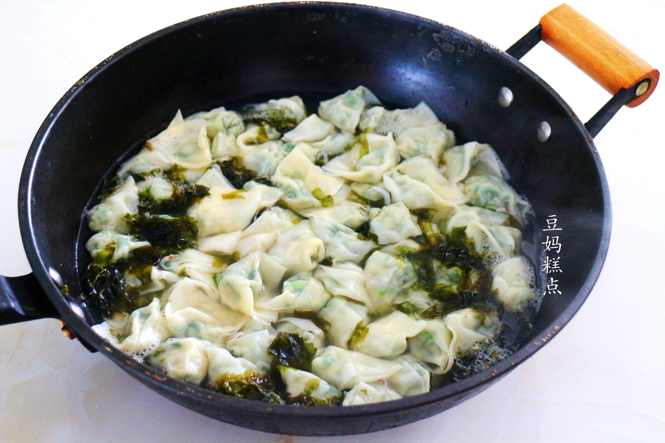 简单又好吃的一道晚餐分享给大家,晚餐做这样的饭菜全家都喜欢吃