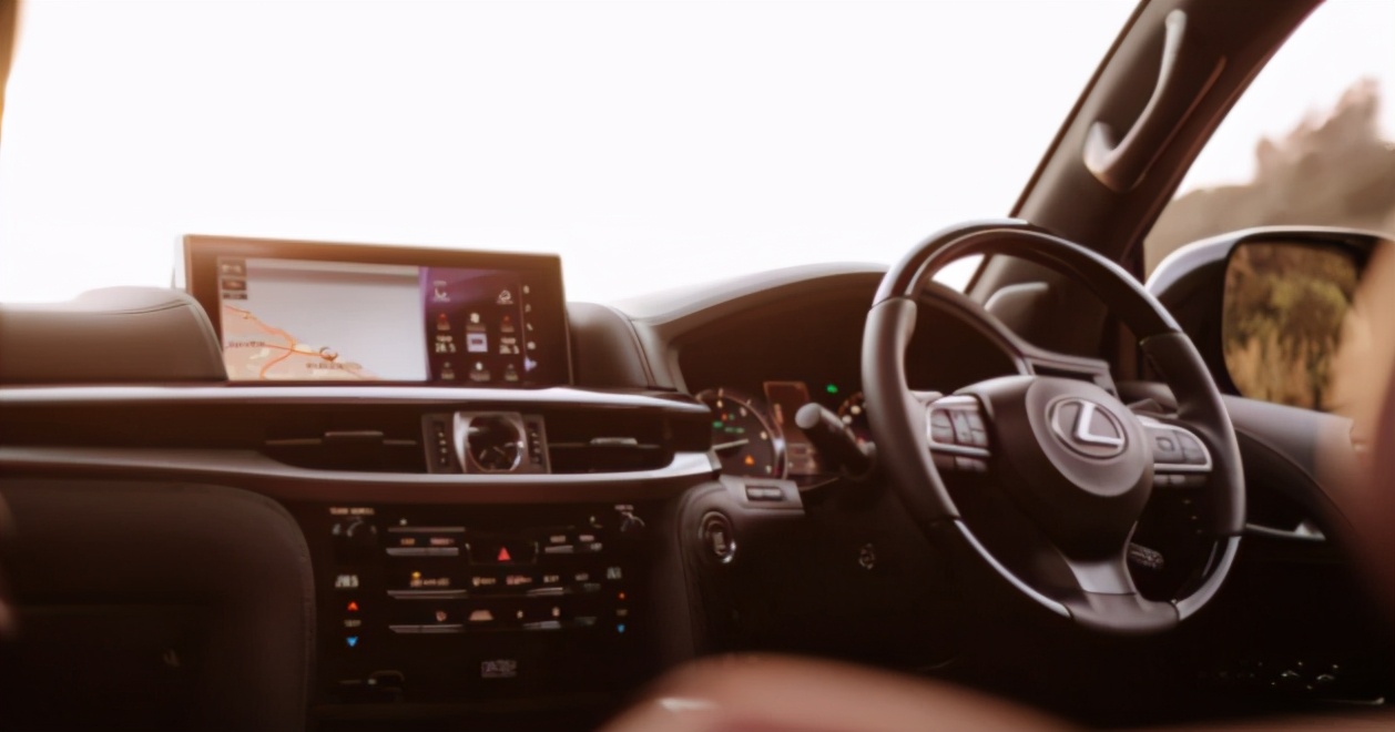 lx570雷克萨斯巅峰限量款,雷克萨斯lx570吊打路虎