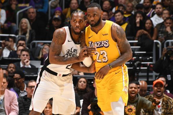 恭喜保罗进入西决,加里纳利隔扣霍华德