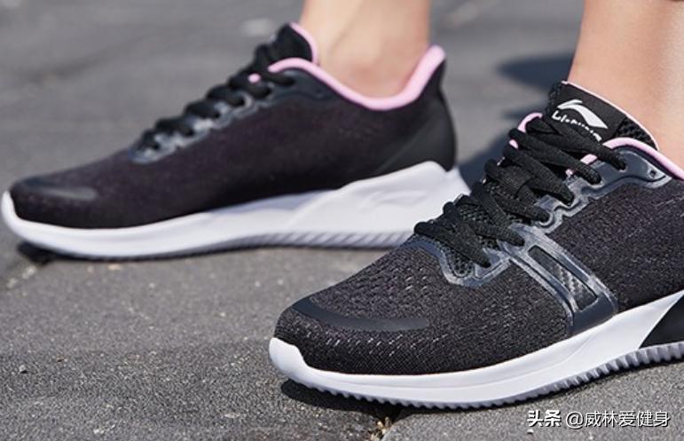 如何选择运动跑鞋,如何挑选女士运动跑鞋