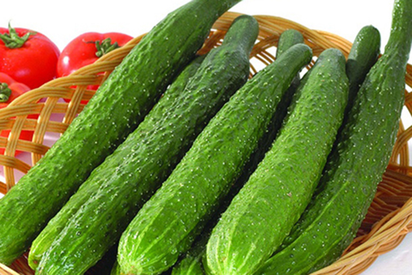 黄瓜切片敷脸辟谣,黄瓜敷脸有补水的效果吗
