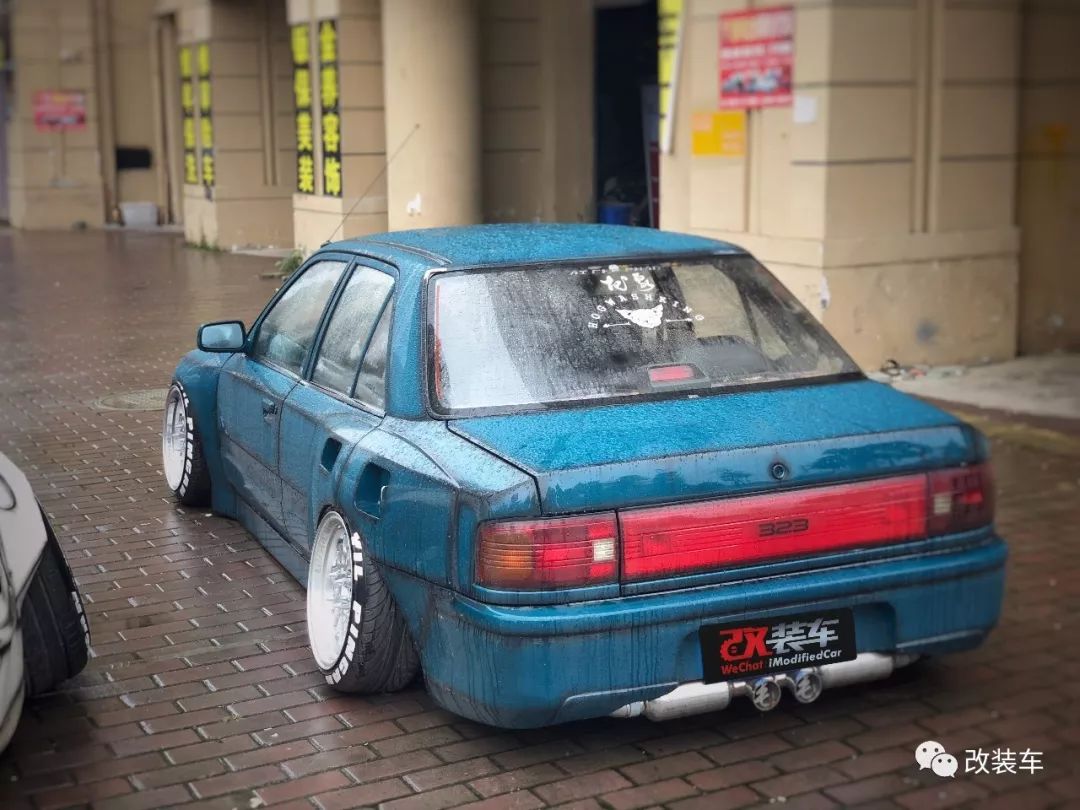 哪年的马自达323有尾翼,马自达323贯穿式尾灯是哪一款