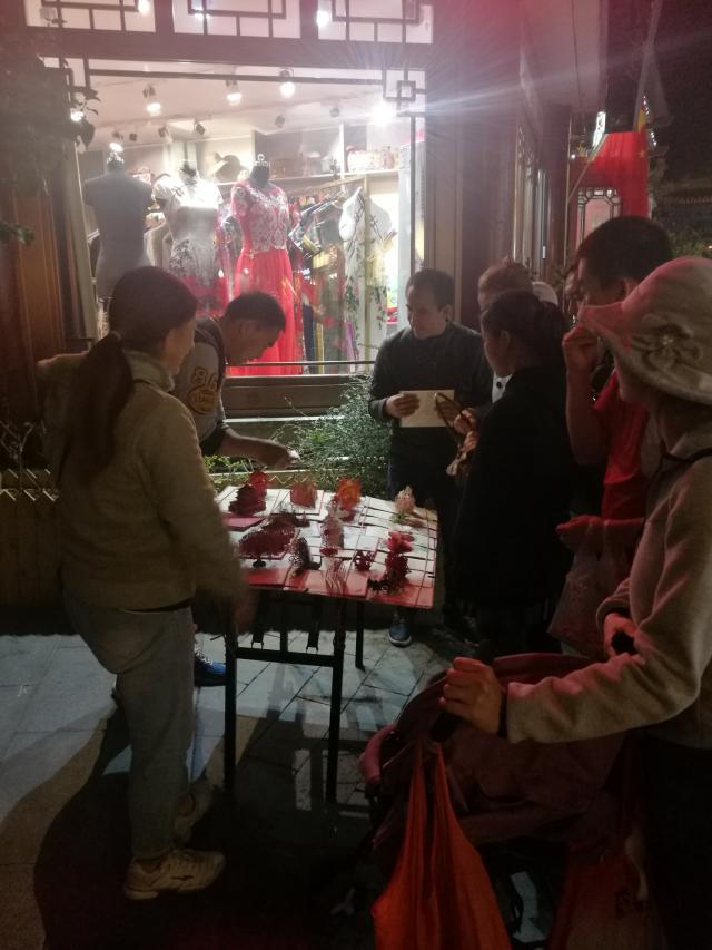 评北京烟袋斜街的商业化发展:街道比较短,商业的成熟度比较高