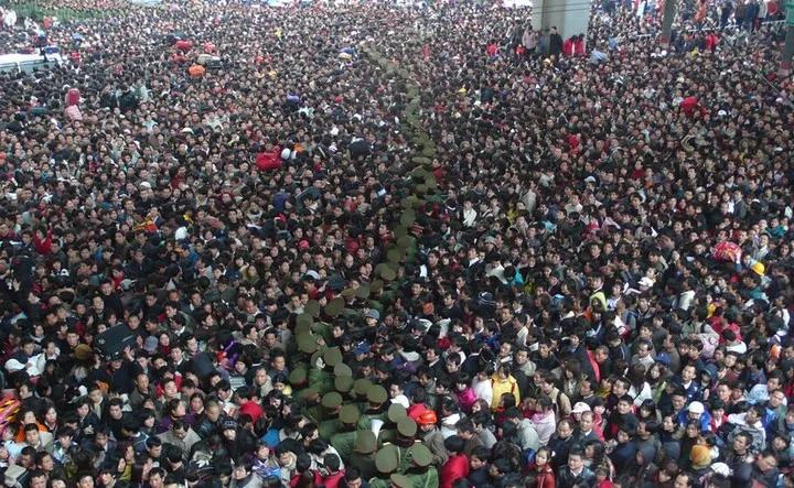 春运将至，疫情严峻！购票政策大改革，工友如何如约归家？