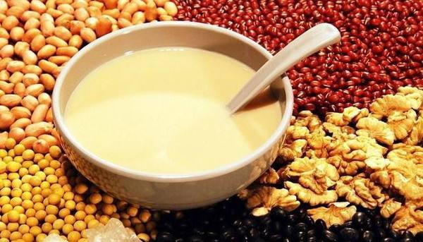 耗时3天整理出的20款豆浆配方，每天一杯好处多多，让你素颜都美