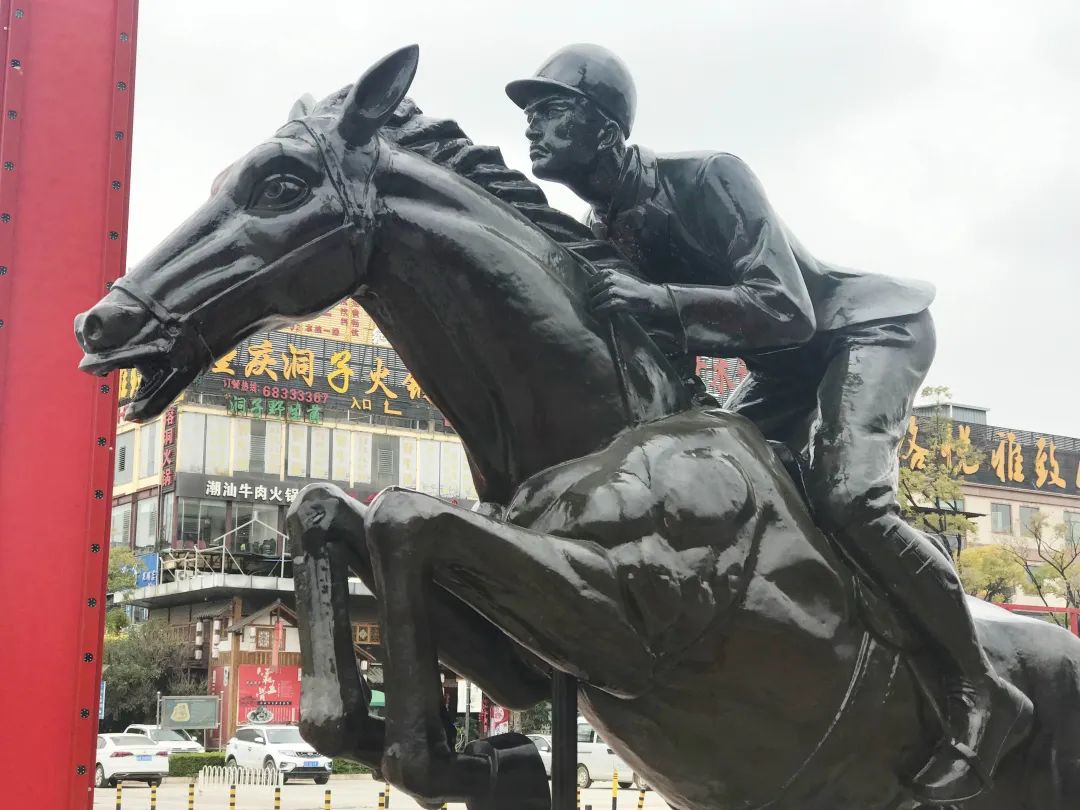 生命运动的颂歌──新亚洲体育城体育艺术广场系列雕像欣赏