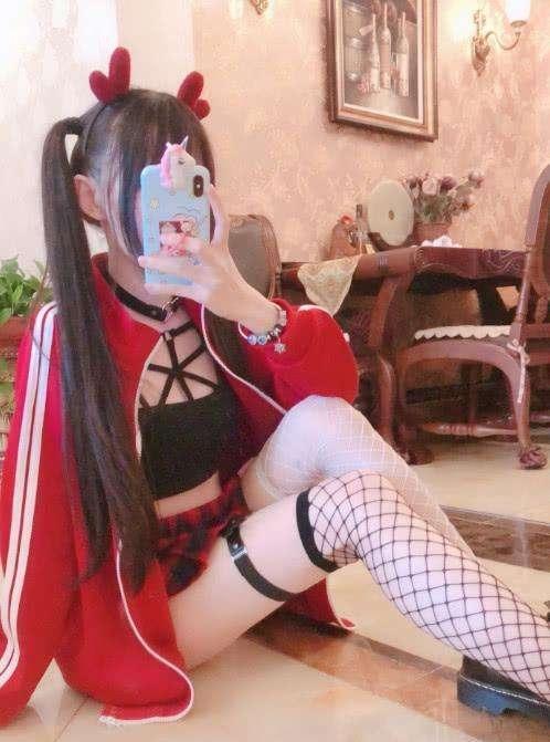 前有赛高酱，后有裴佳欣，蔡萝莉处境艰难，一姐位置或将拱手让人