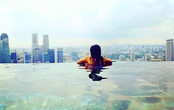 泳池中的爱马仕,旅游中的爱马仕