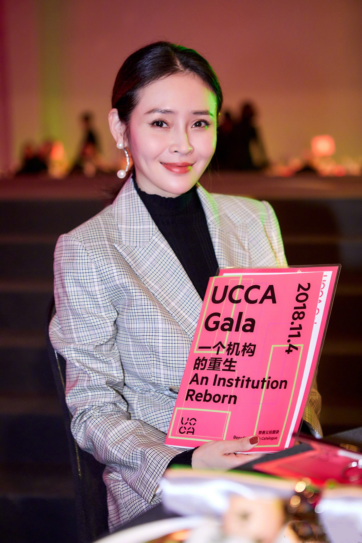 于明加西装,于明加红色西装