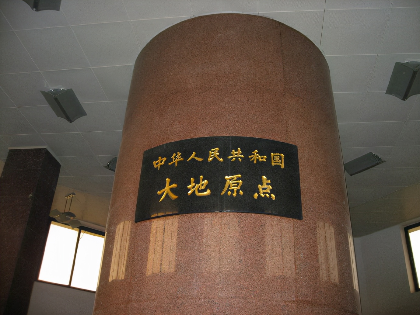 中国横跨几个时区为何时间相同,我国采用的北京时间是哪个时区