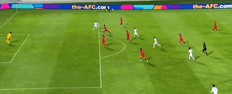 国足2球领先被追平,国足2-1逆转泰国武磊过人