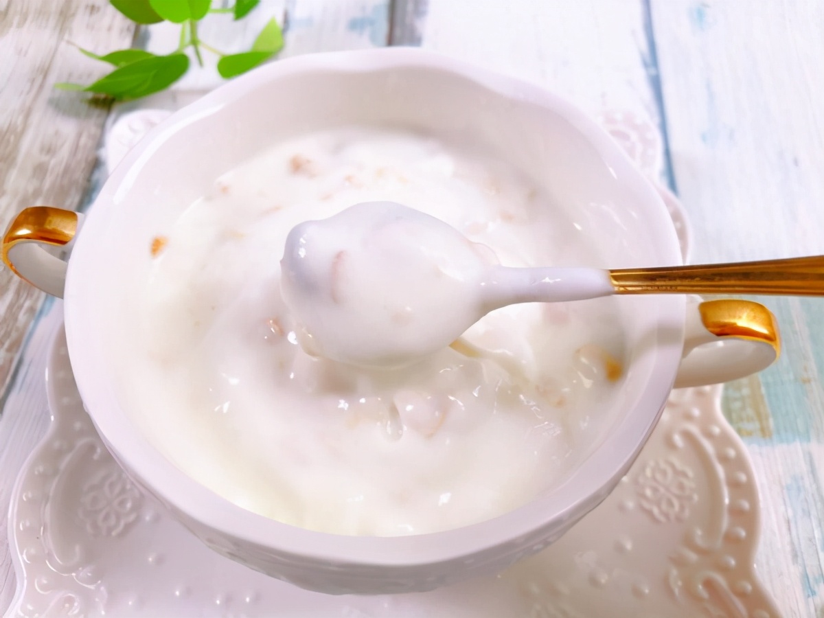 家里喝不完的奶粉，做成酸奶，味道很好，比买的酸奶味道还浓郁