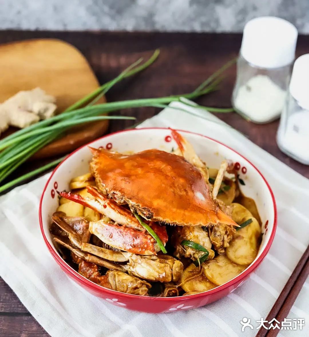 请问选大螃蟹怎样的才好吃,挑螃蟹最好吃的方法