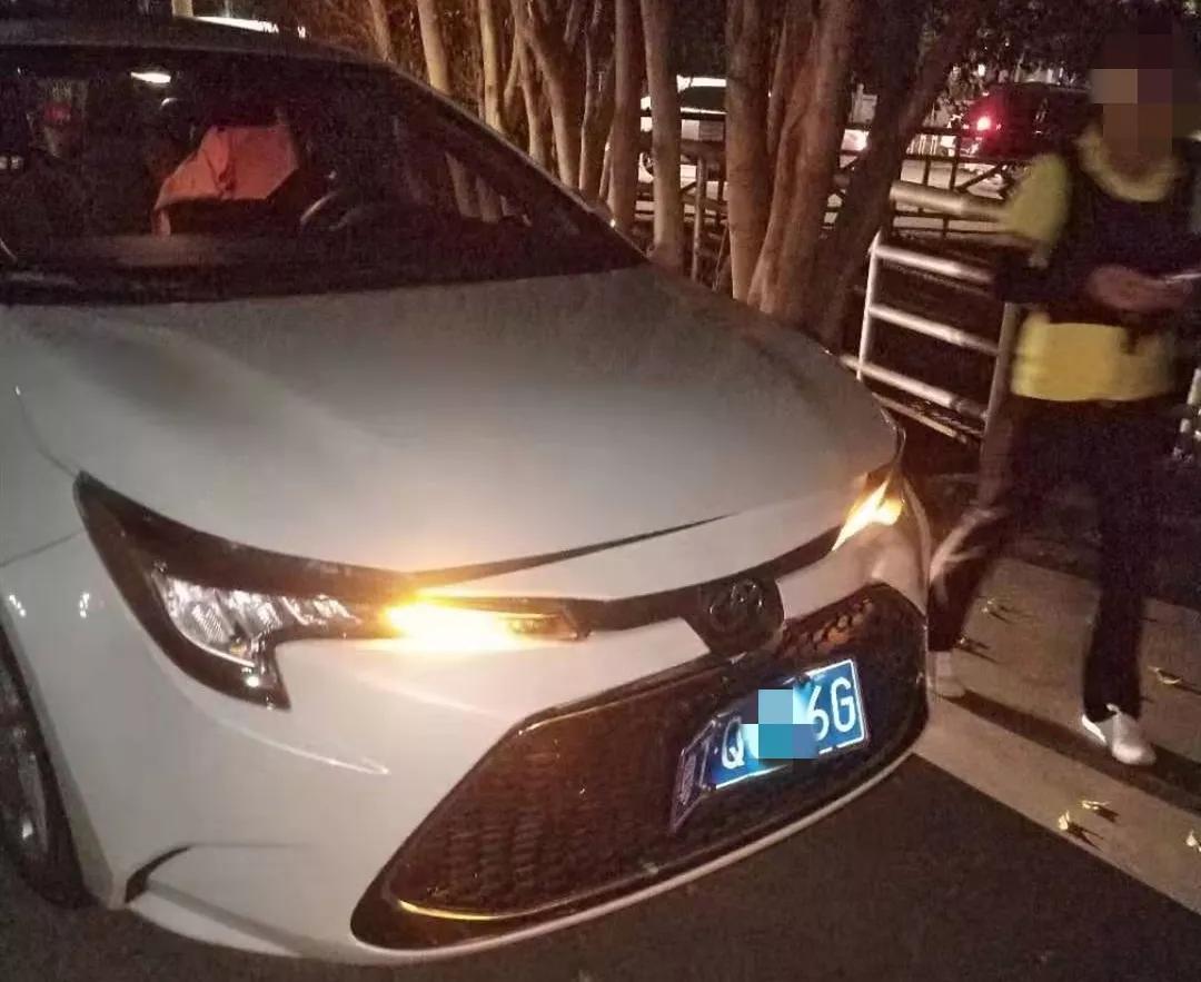 撞车也玩连连看？柠溪4车连撞3台竟都是丰田！竟只因手机响了一声！