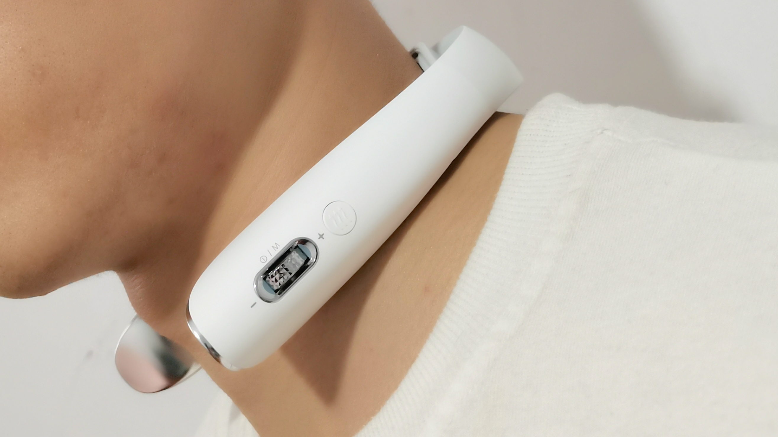 明星代言肩颈按摩仪,肖战代言skg颈椎按摩仪