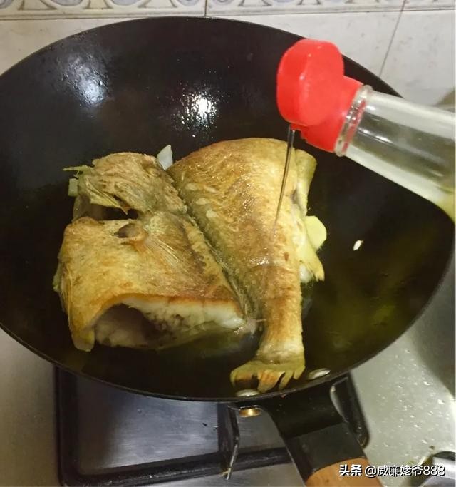 大厨教你炖黄花鱼,香嫩入味还不腥的炖鱼