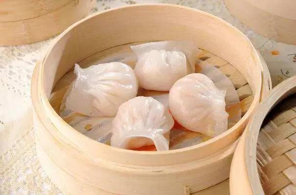 你相信吗？一个30平的面点间，所需要的设备和调料高达上百种！