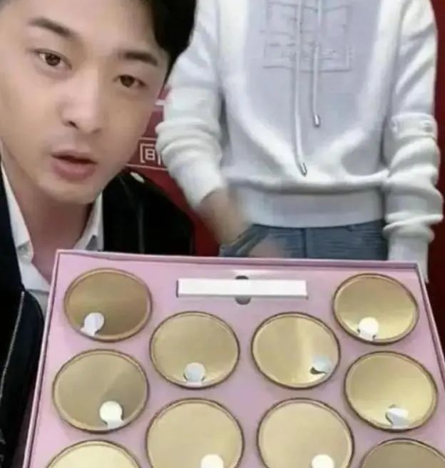 网红二驴夫妻带货山寨机后续,网传网红二驴被封杀是真的吗