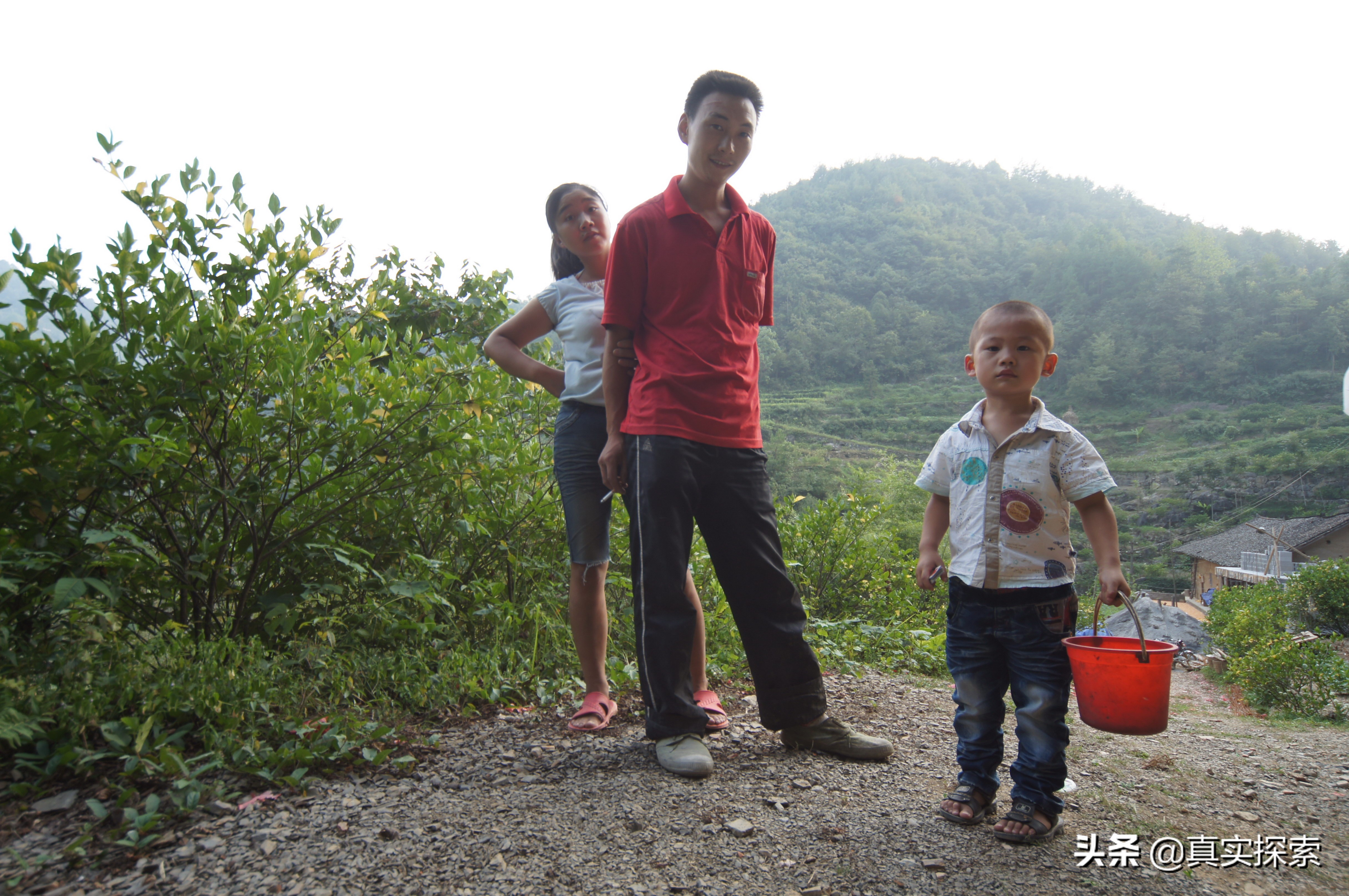 南漳老龙洞天坑视频,南漳县茅坪村老龙洞