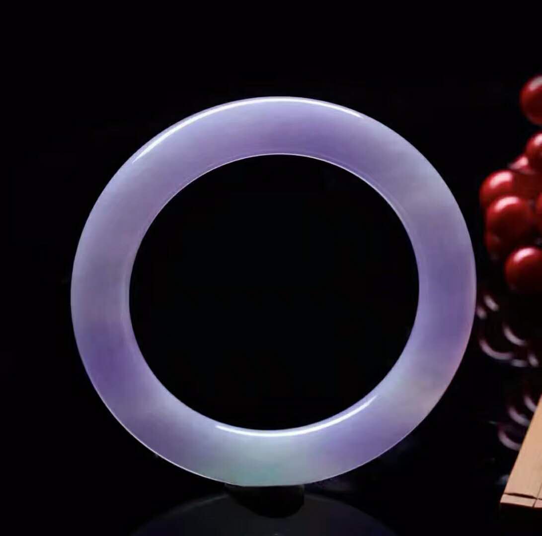 翡翠手镯怎么戴最好看,翡翠手镯会越戴越润吗