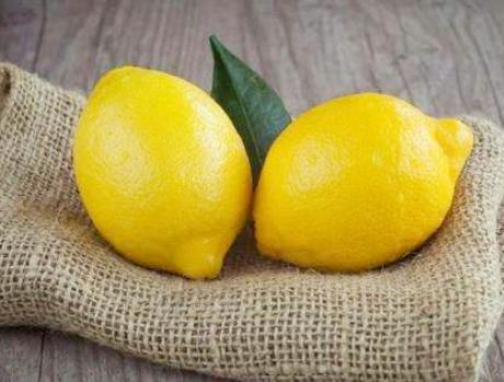 冻干柠檬水用温水泡还是用开水泡,开水泡柠檬水制作方法