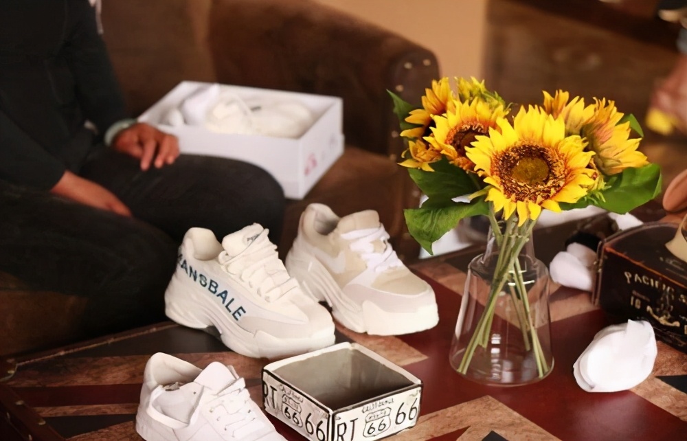 实体店卖鞋怎么挣钱,小县城卖鞋的实体店