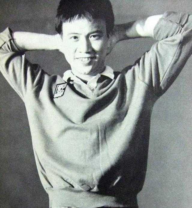 排场这么大、敢抢寿星名导的风头？拒绝与周星驰和解的他有何底气