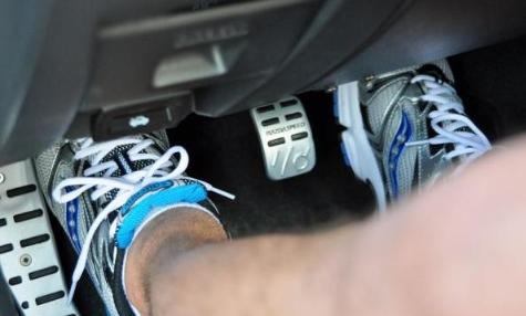 10年别克凯越1.6手动挡挂二档顿挫,手动挡一挡起步后抖动