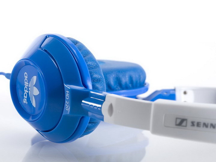 阿迪达斯头戴式运动耳机有降噪吗,阿迪达斯半入耳耳机