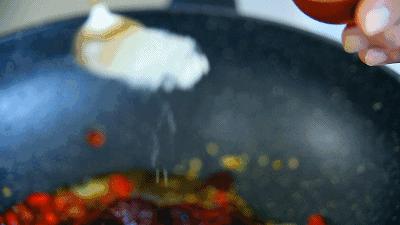 海鲜正当时,辣炒蛏子怎么做好吃又简单视频