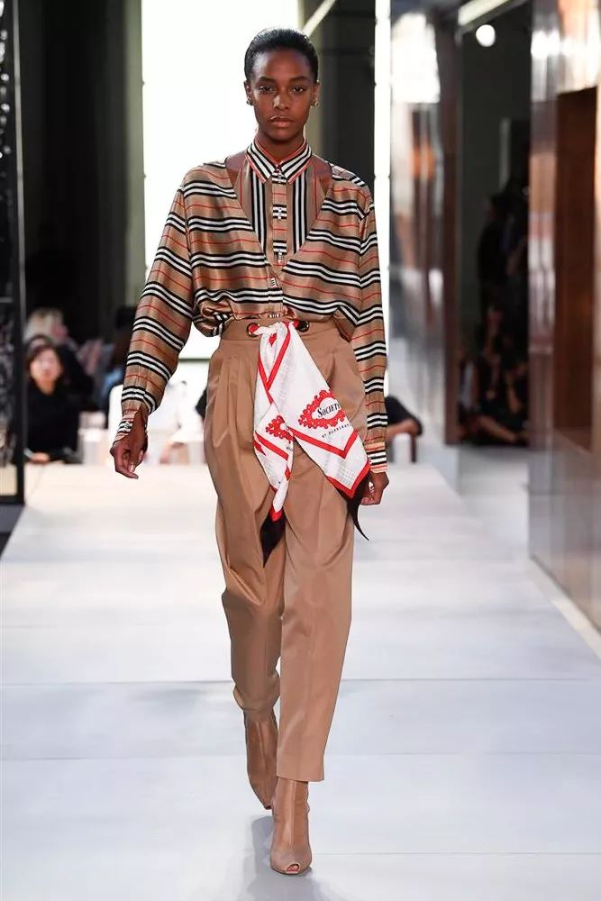 廓形服装款式设计稿,服装版型s型