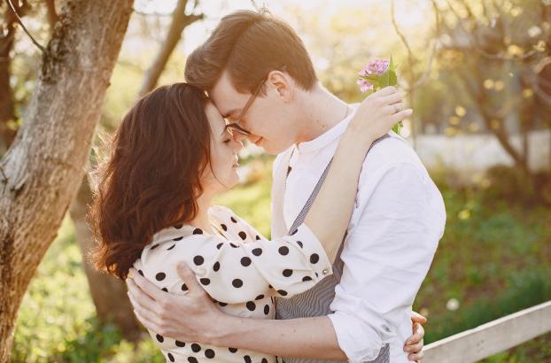 “儿媳一支口红800，嘴是金子做的吗”“我工资一万八，我乐意”