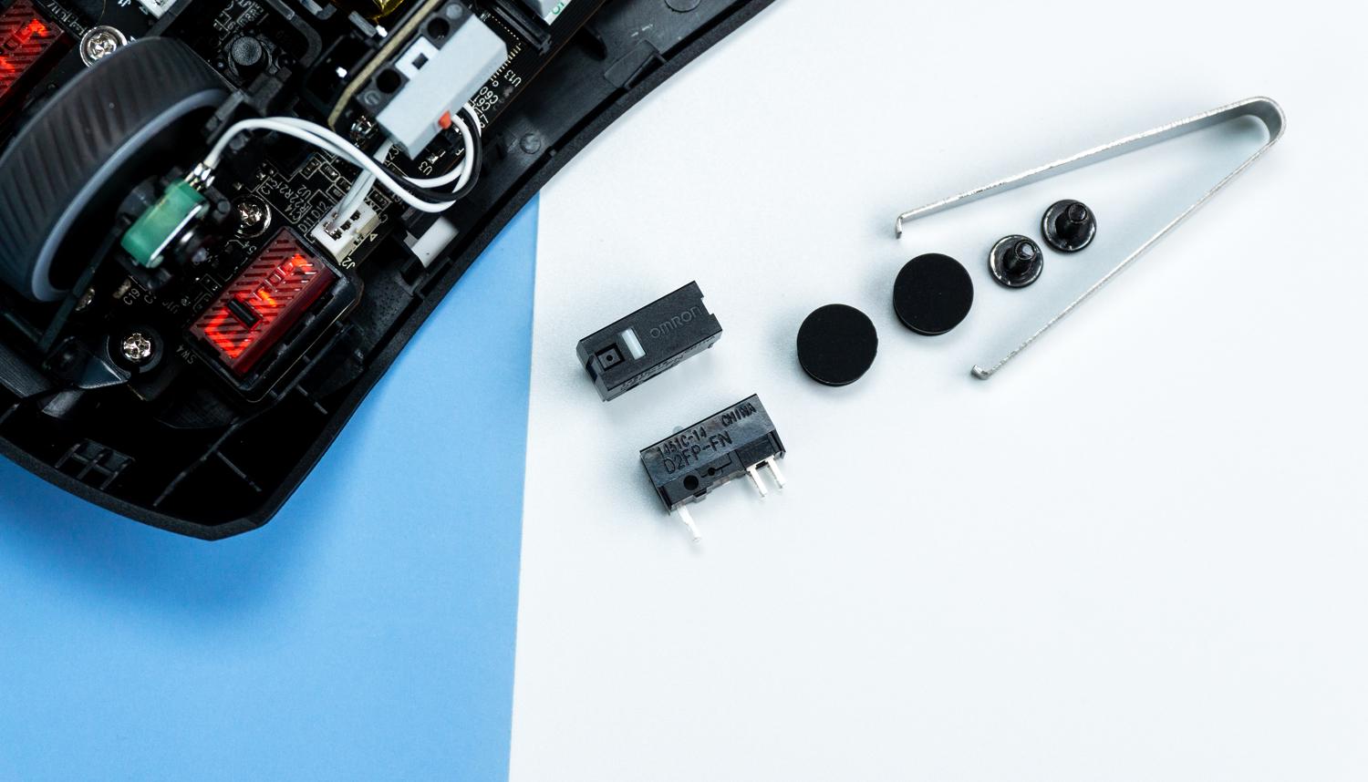 游戏宅的电脑桌面,游戏头戴式耳机rog棱镜s