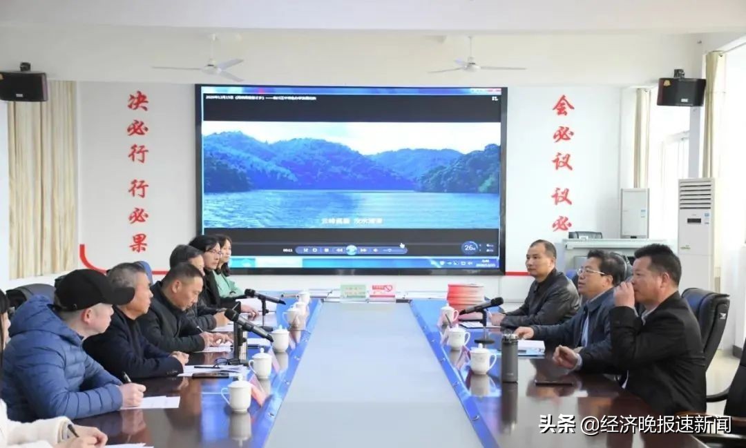 江西省普通高*特中**色学校评估组专家在临川三中开展评估活动