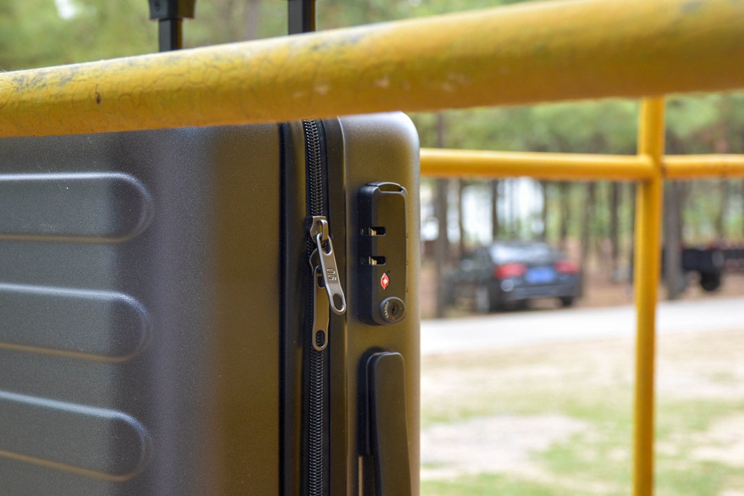 外观时尚、做工精细、体验良好，90分“七道杠”旅行箱意料之中