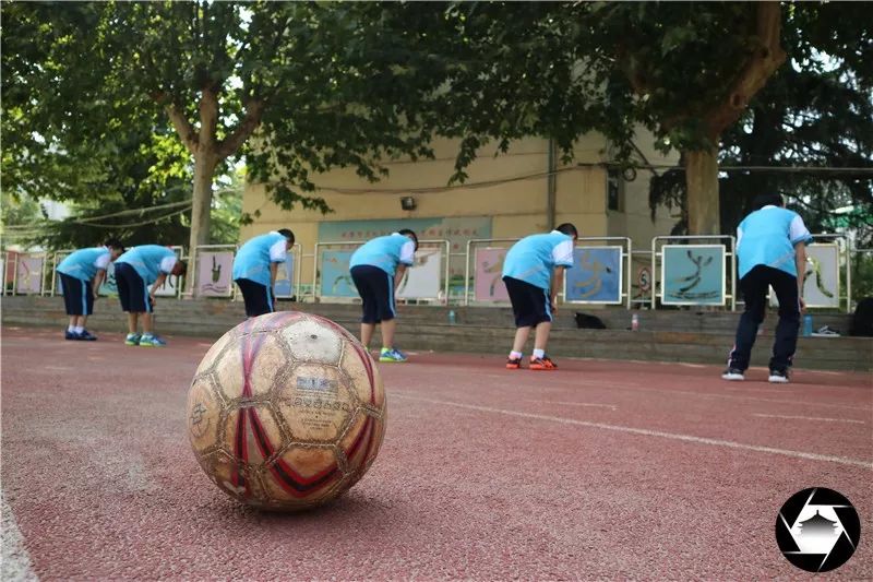 西安莲湖小学生踢足球,西安儿童踢足球