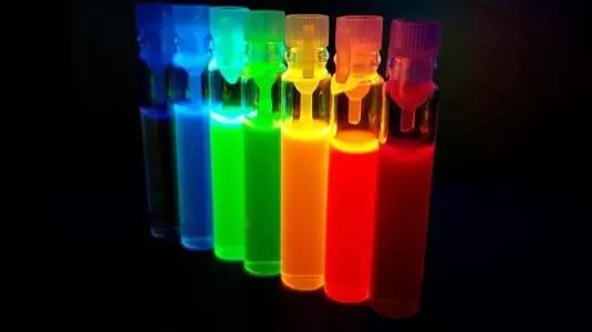 手机屏幕摔成一闪一闪的怎么办,手机屏幕总是摔破