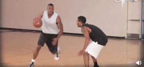 致命时刻再现神级断球！季后赛了，某人又要抢FMVP了