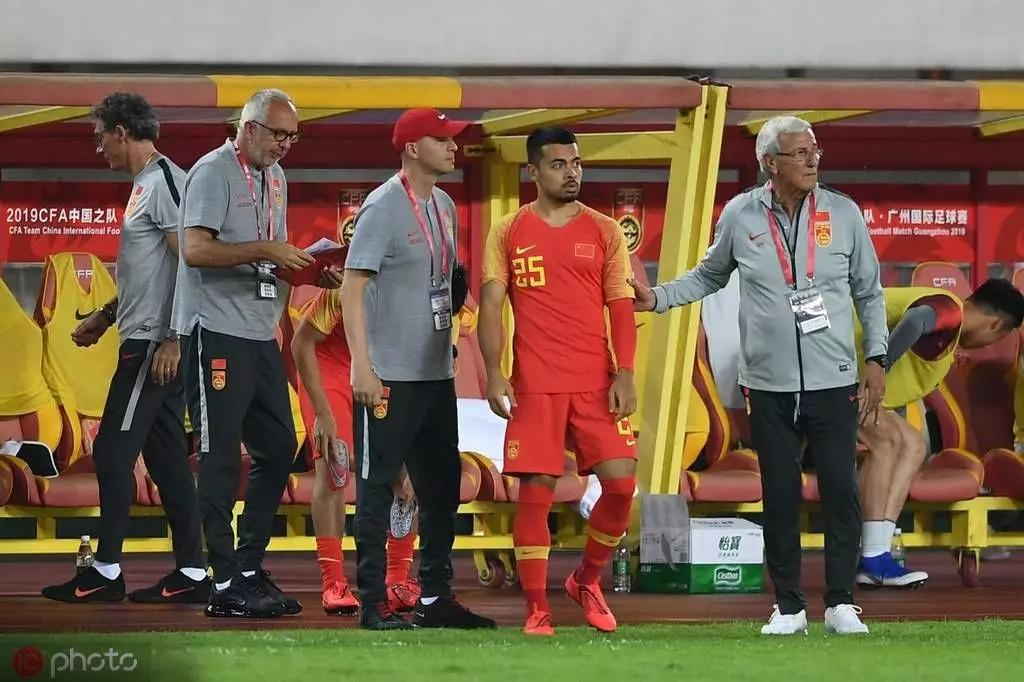 大战面前媒体都不团结，中国足球能好吗？