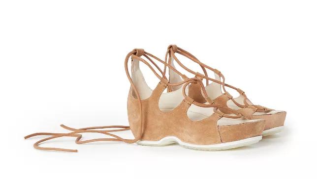 「每周联名X讯」众人骂丑，价格却直逼倒钩的鞋究竟长什么样？