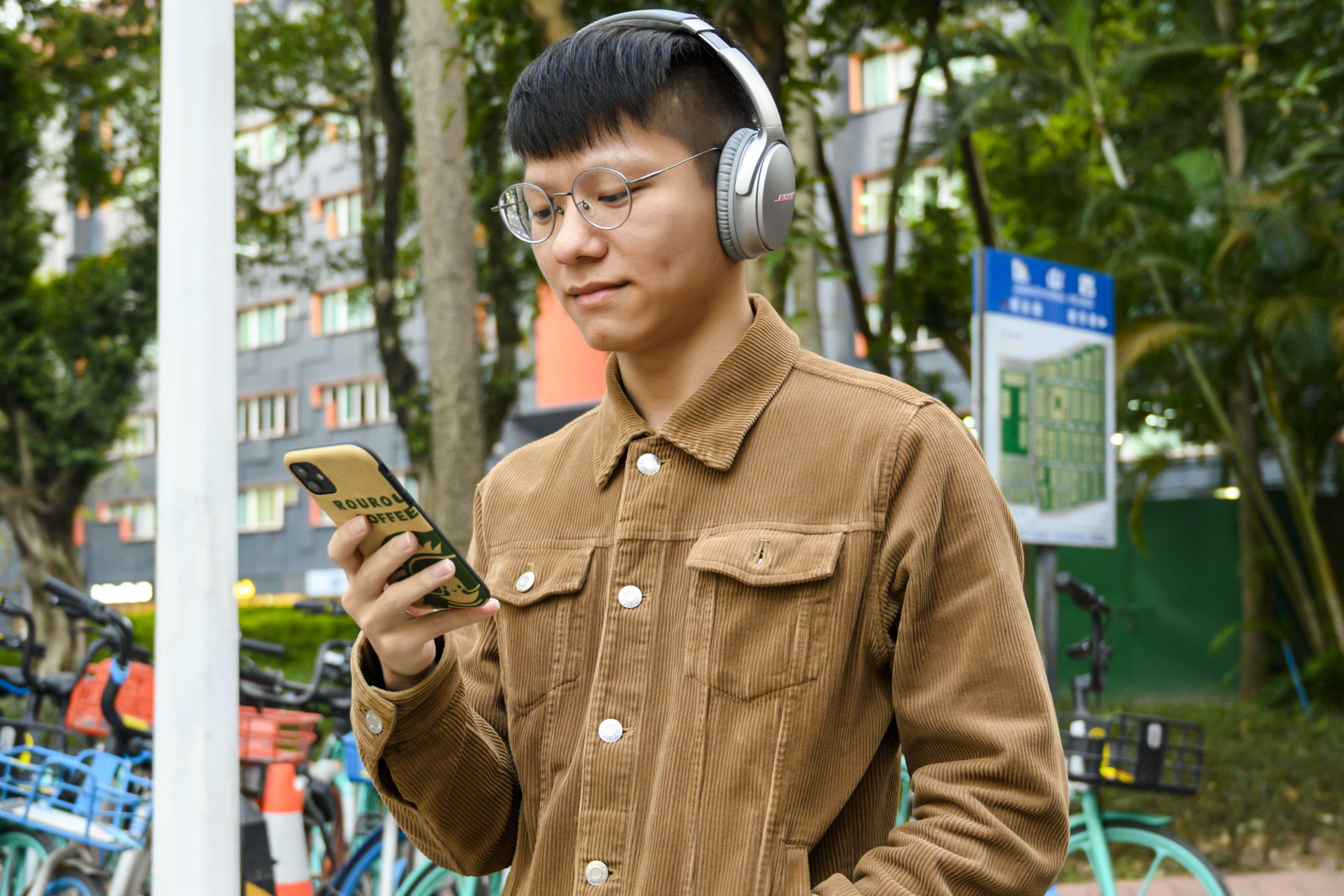 戴bose耳机的人,戴bose头戴式耳机怎么搭配