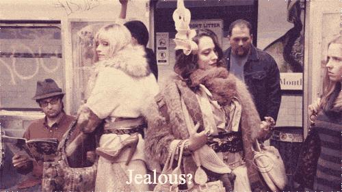 背假的大牌包包,背假的大牌包包的女生怎么样