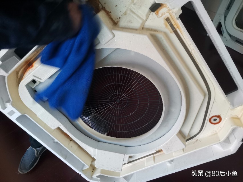 中央空调吸顶机清洗,拆中央空调吸顶机视频