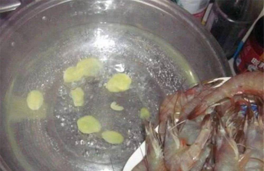 白灼虾用热水要煮几分钟,白灼虾用开水煮几分钟