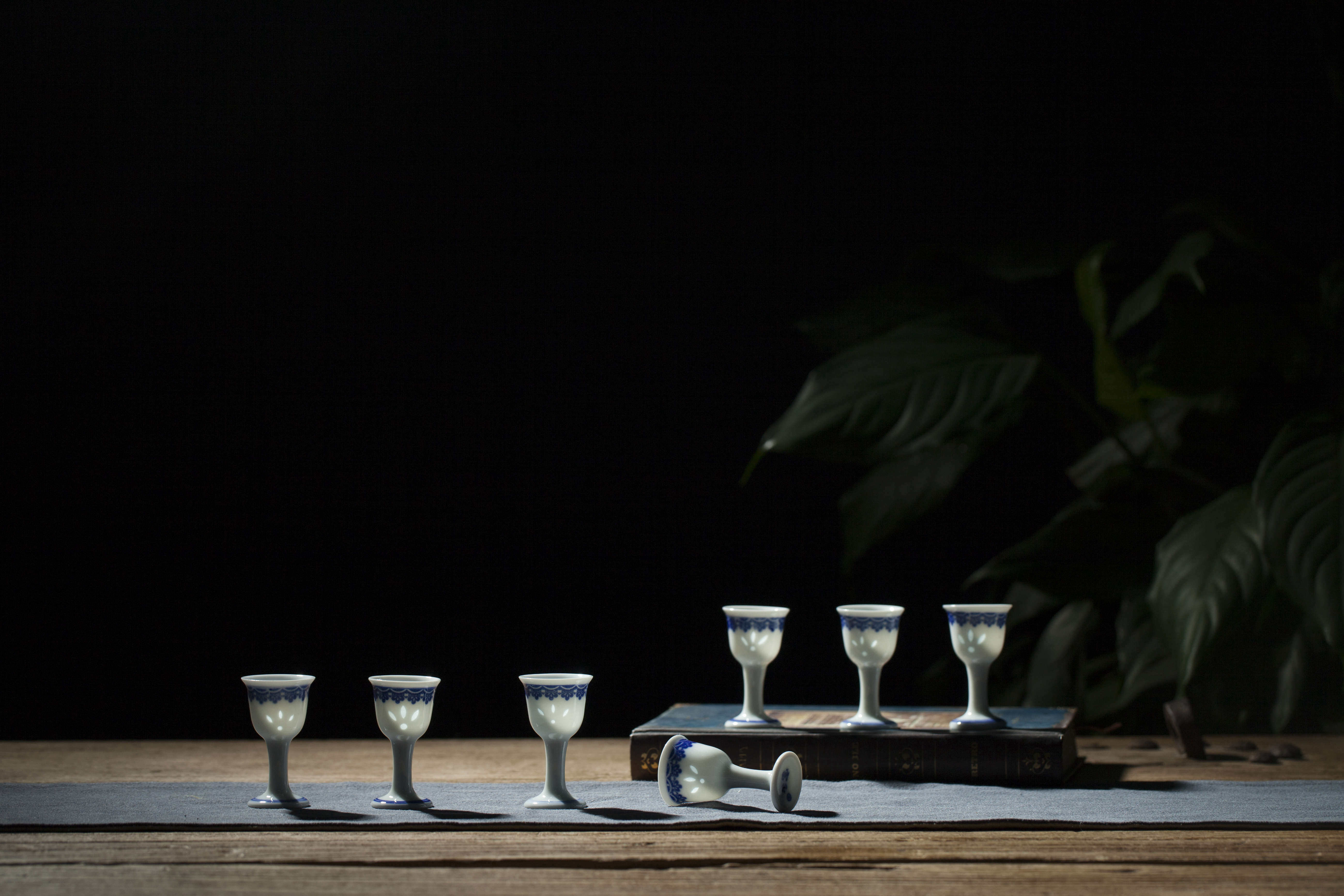 以前古人喝酒都是拿碗喝度数大吗,古人喝酒专用杯